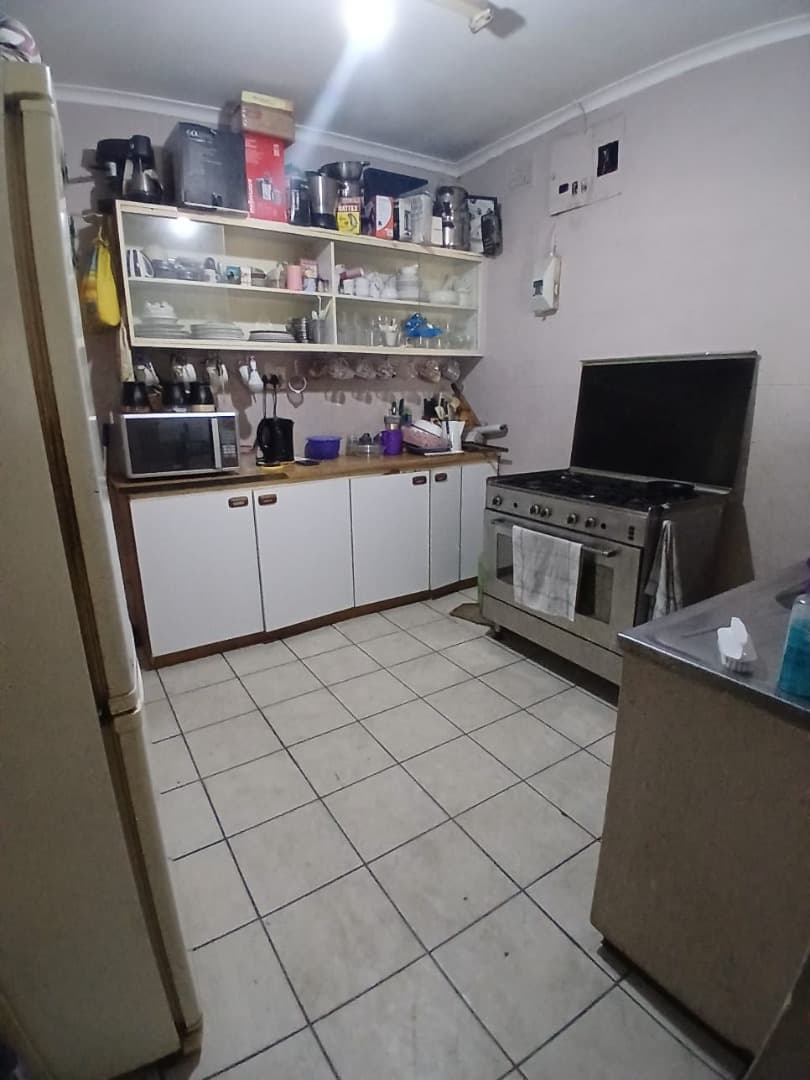 Image 3 of 6