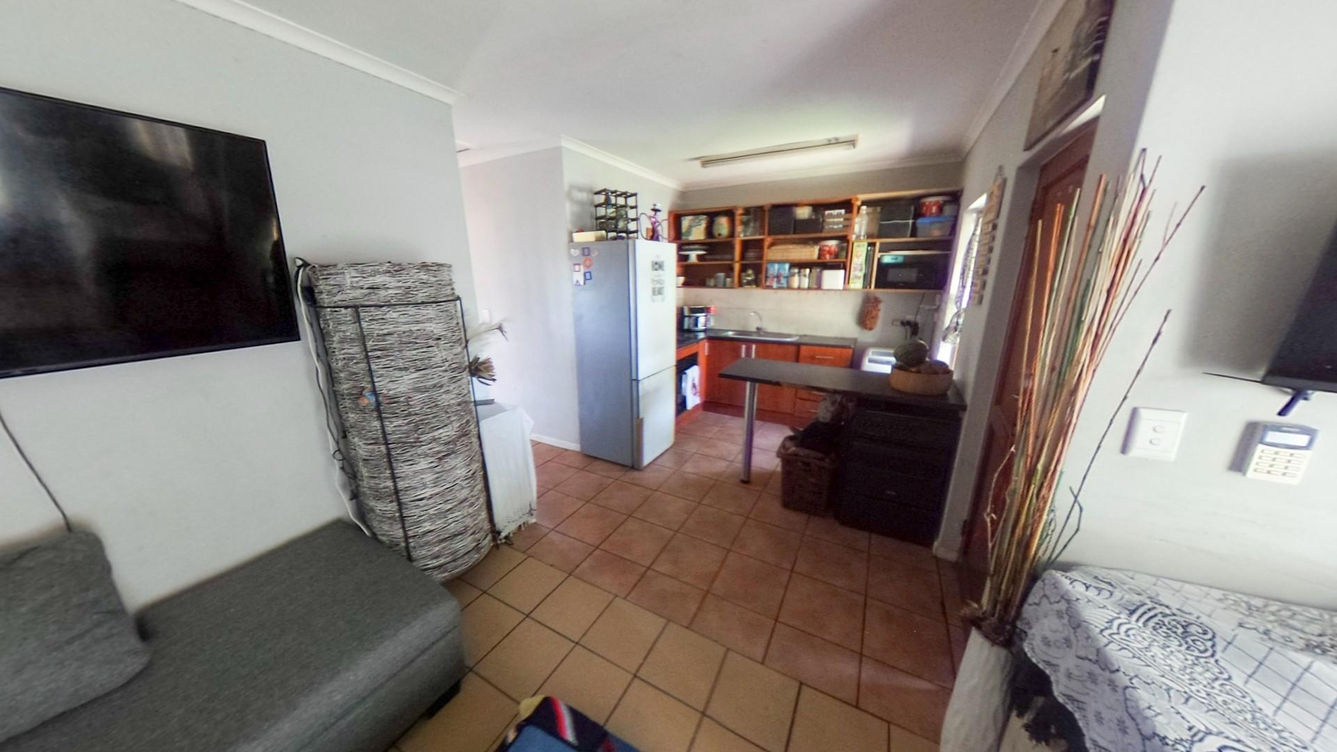 Image 4 of 6