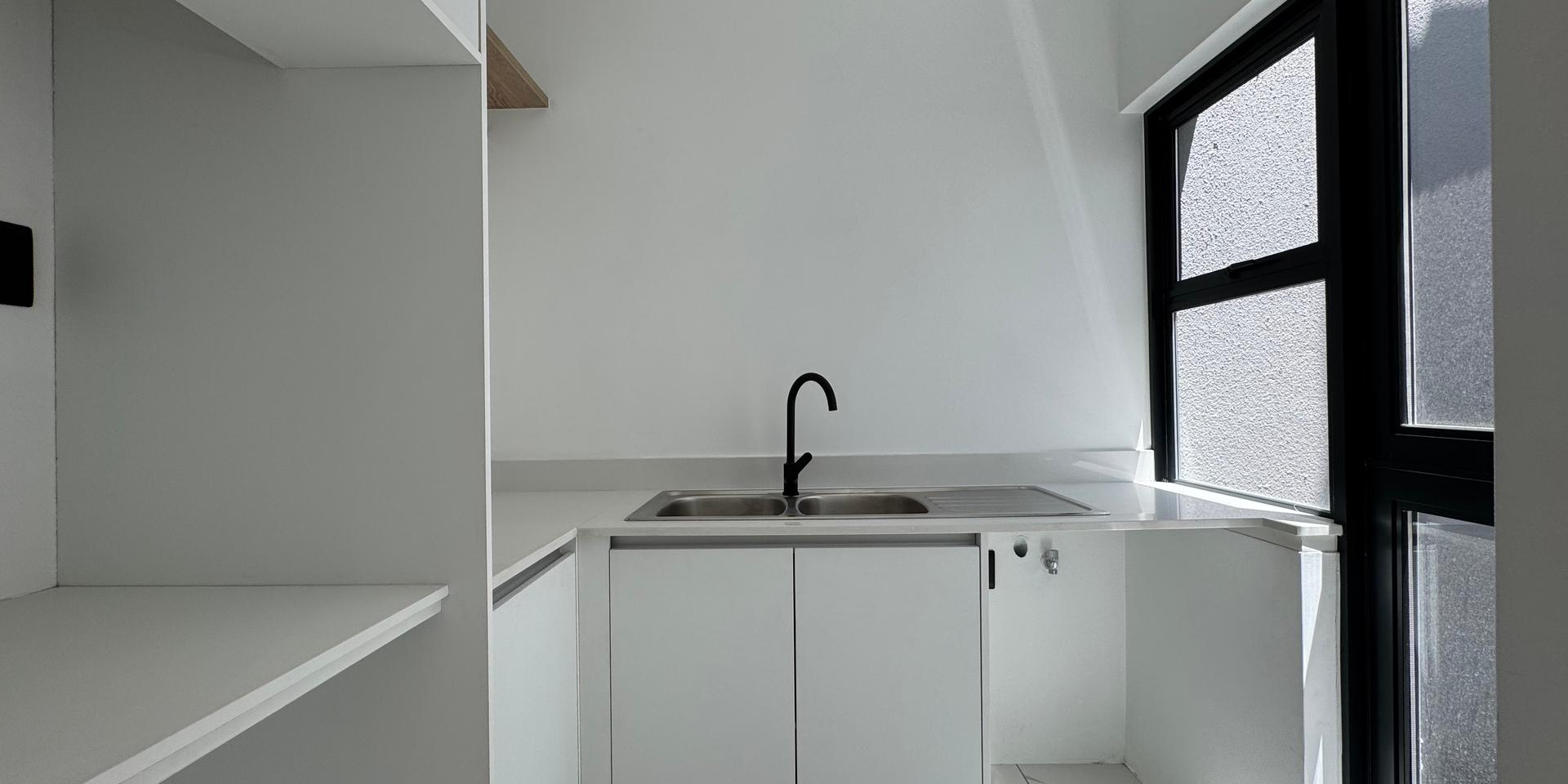 Image 3 of 6