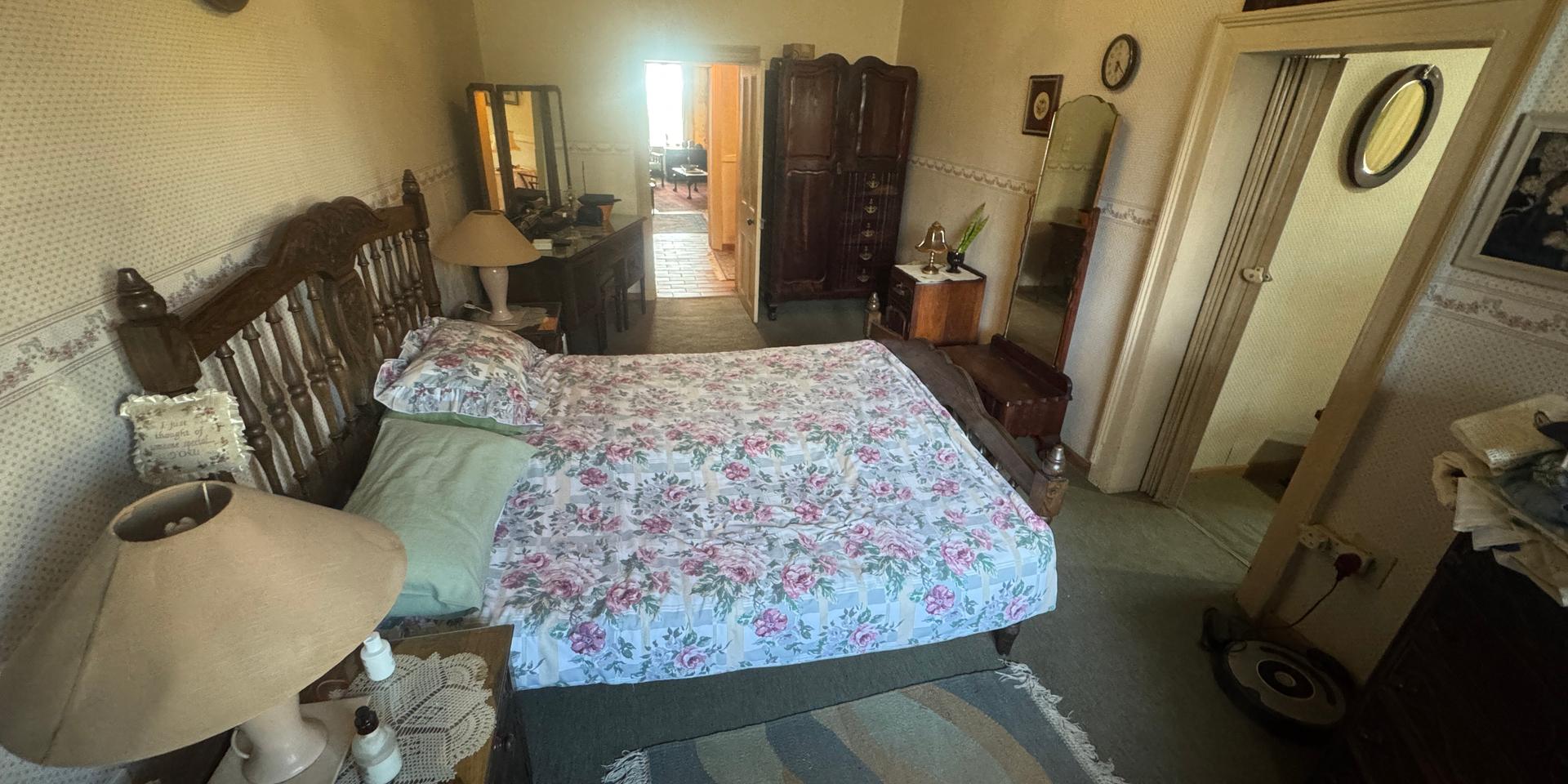 Image 4 of 6