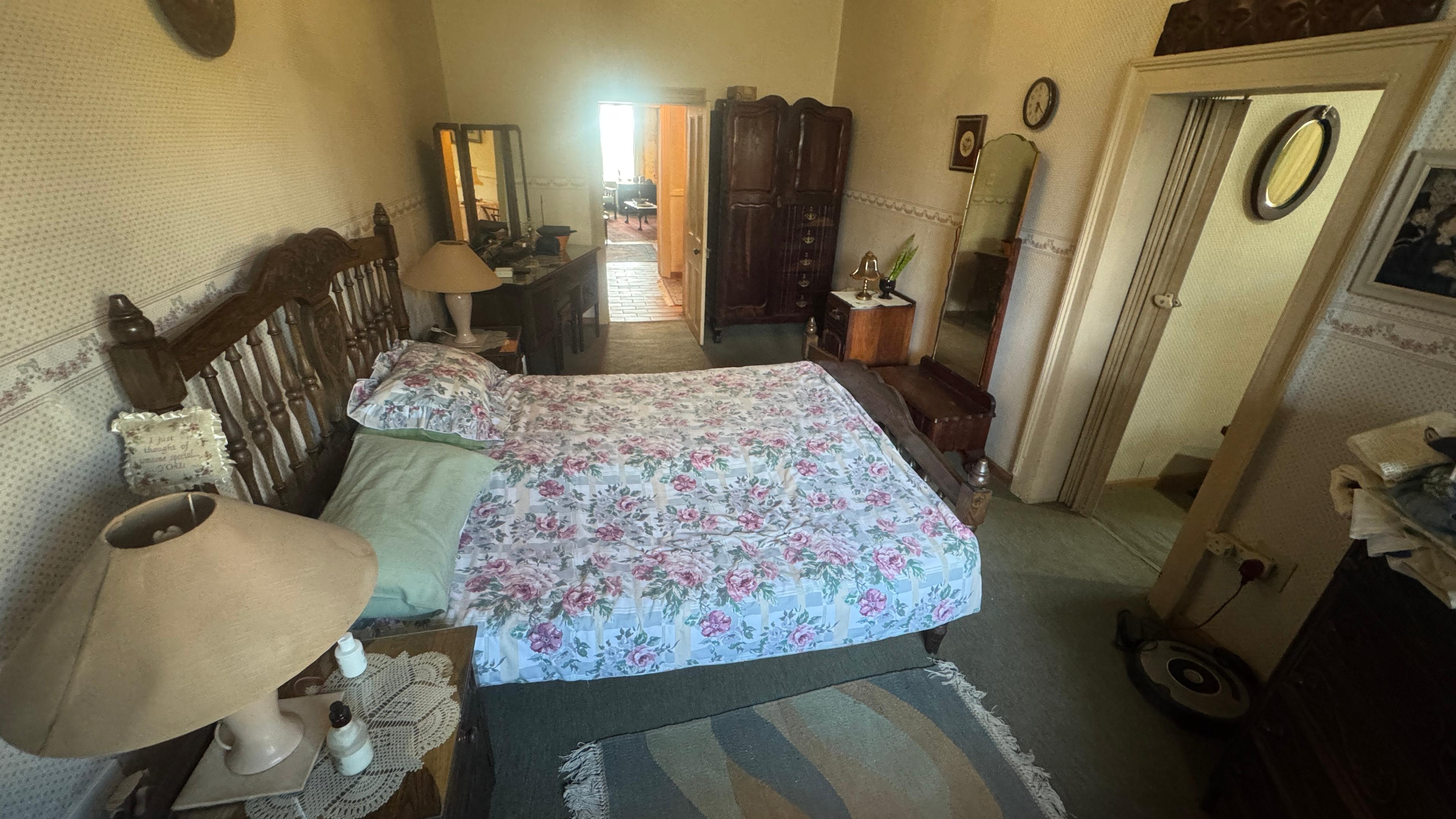 Image 4 of 6