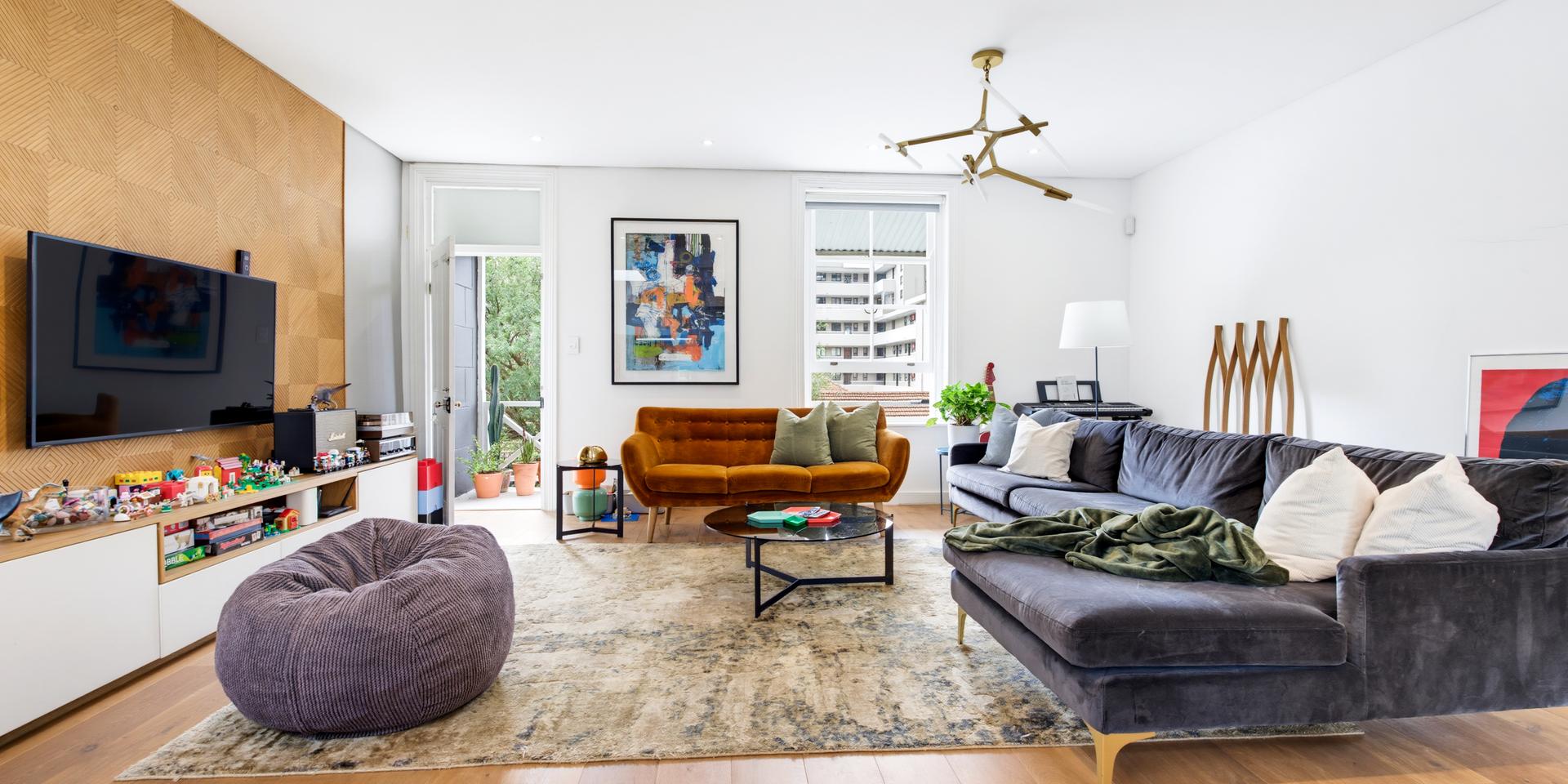 Image 3 of 6