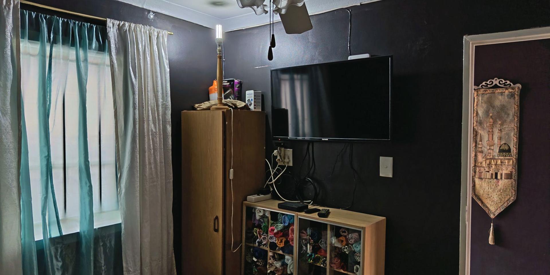 Image 4 of 6