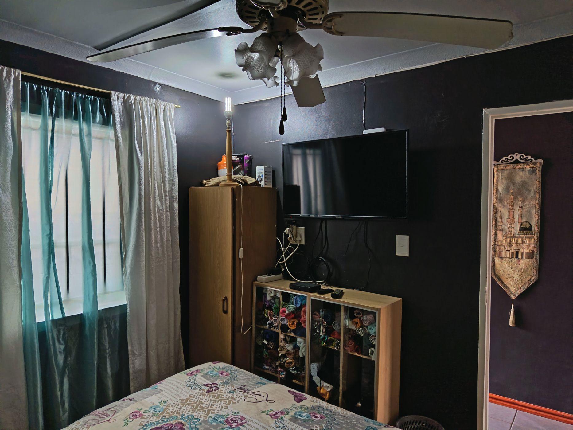 Image 4 of 6