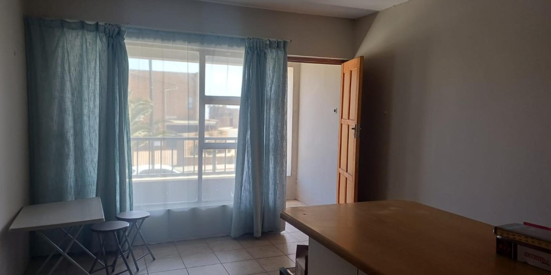 Image 4 of 6