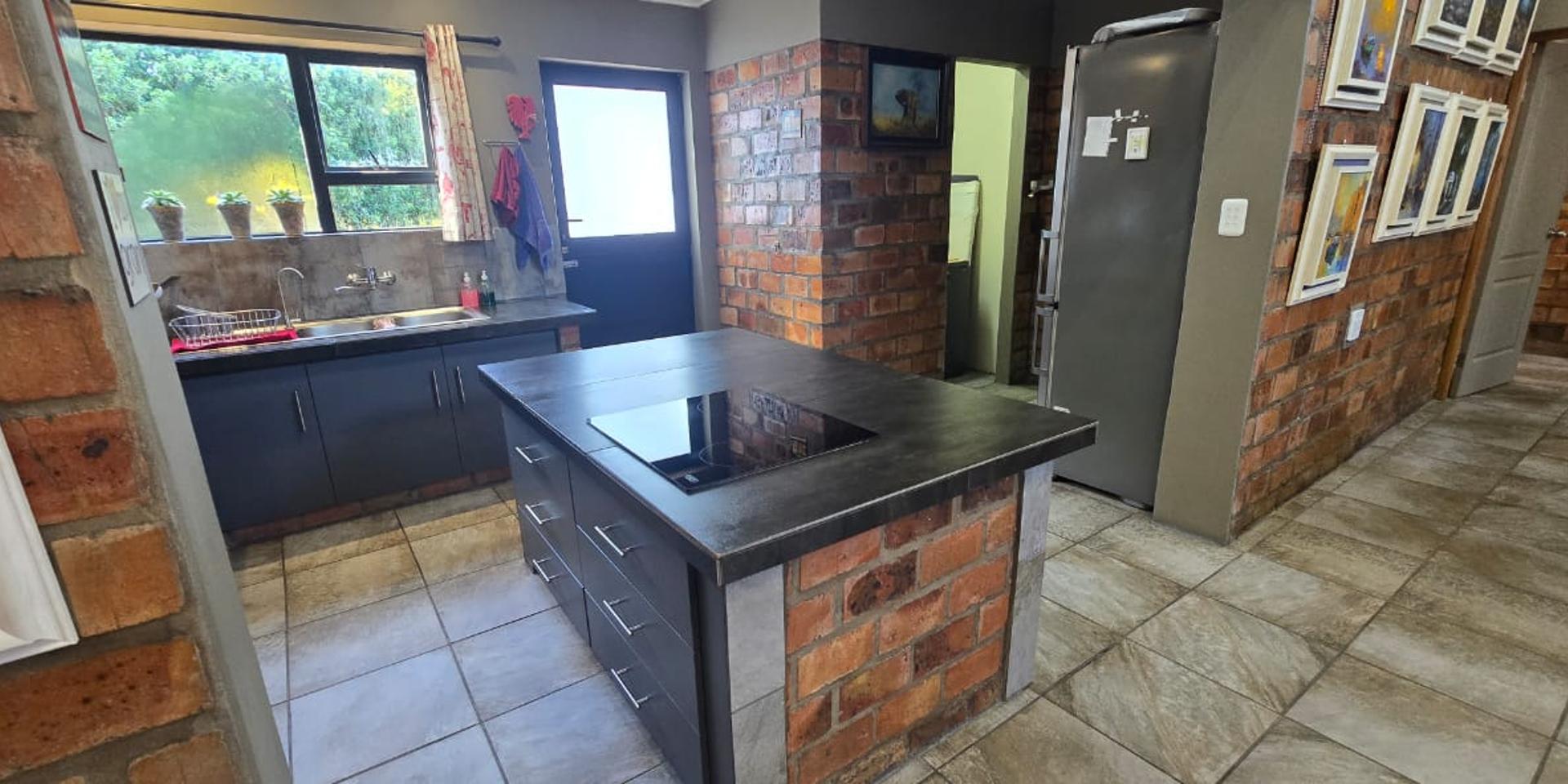 Image 4 of 6