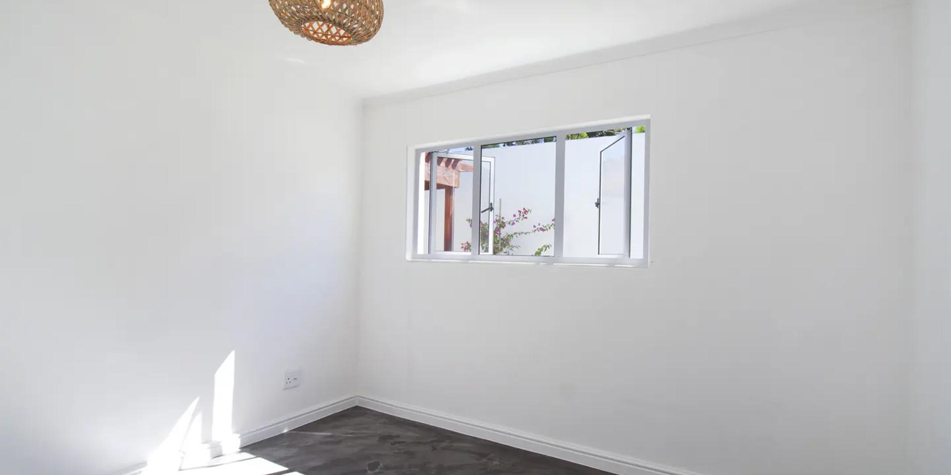 Image 4 of 6