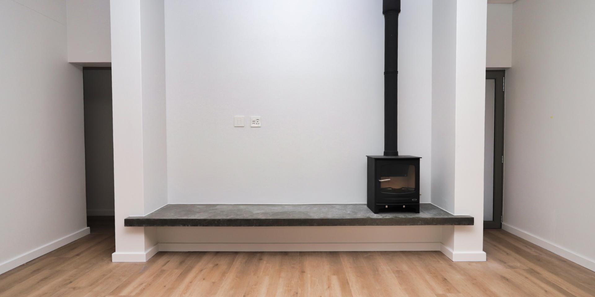 Image 4 of 6