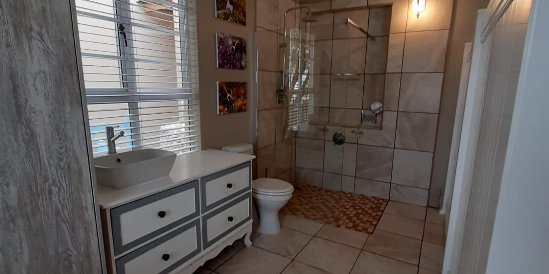 Image 2 of 6