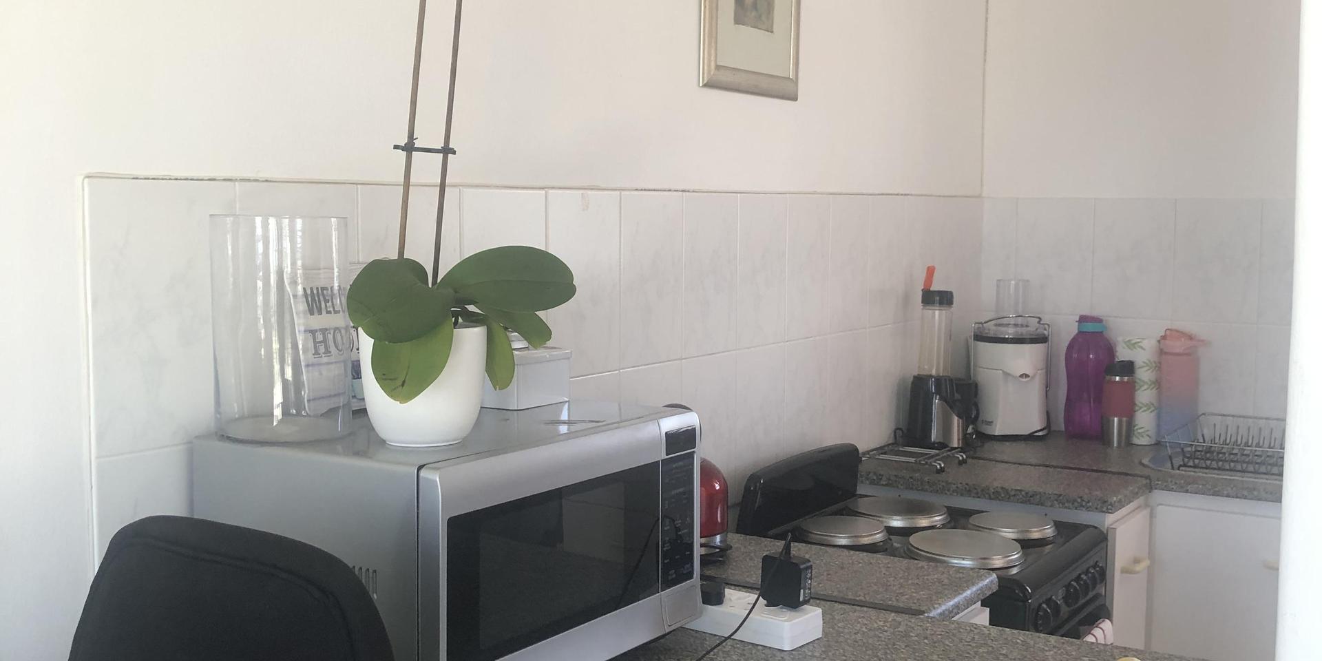Image 4 of 6