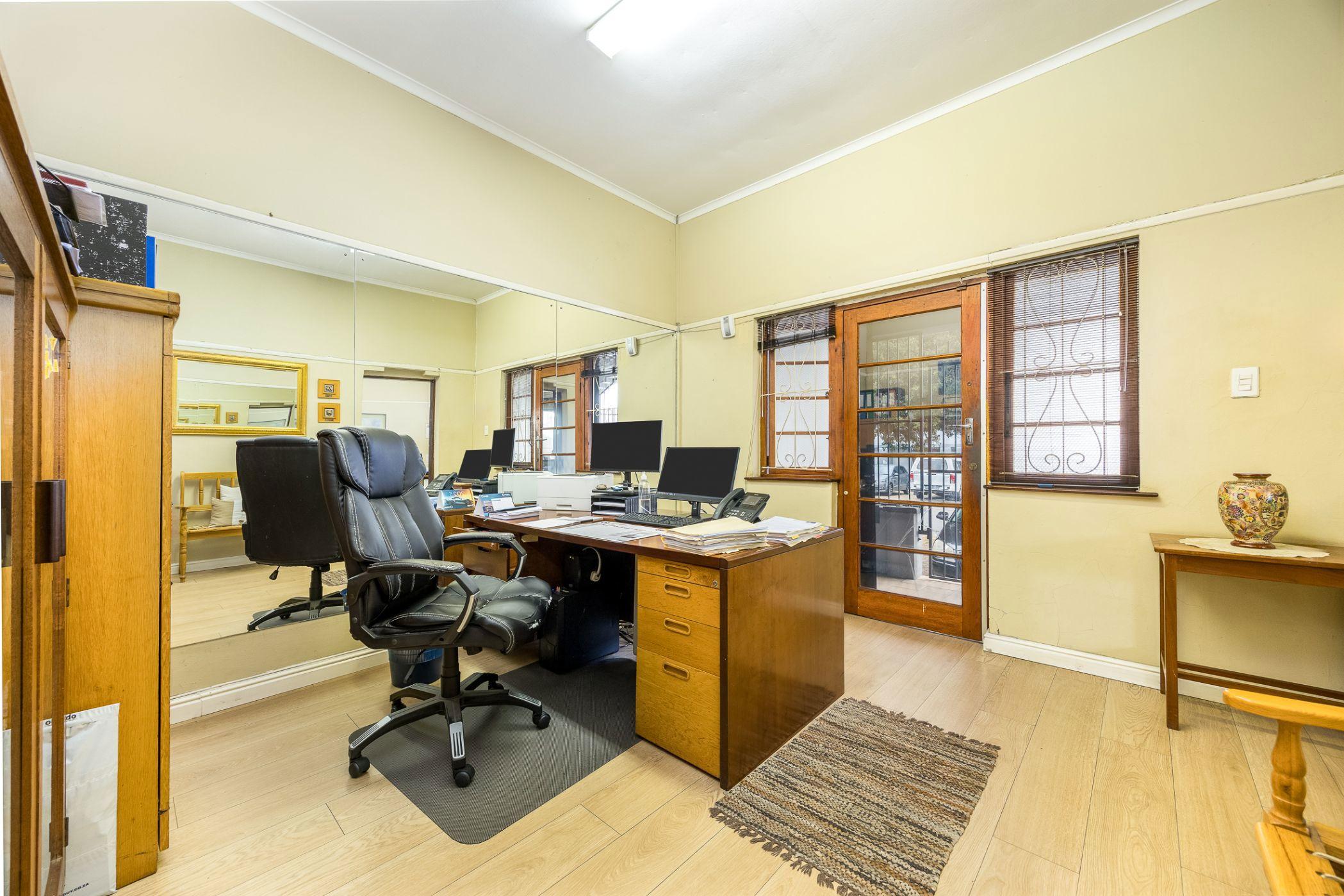 Image 4 of 6