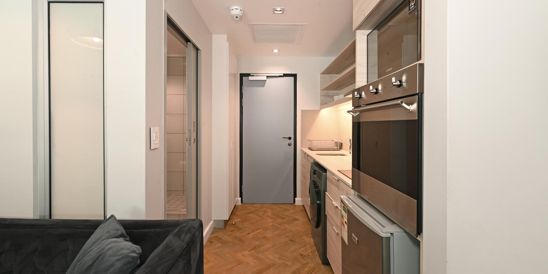 Image 4 of 6