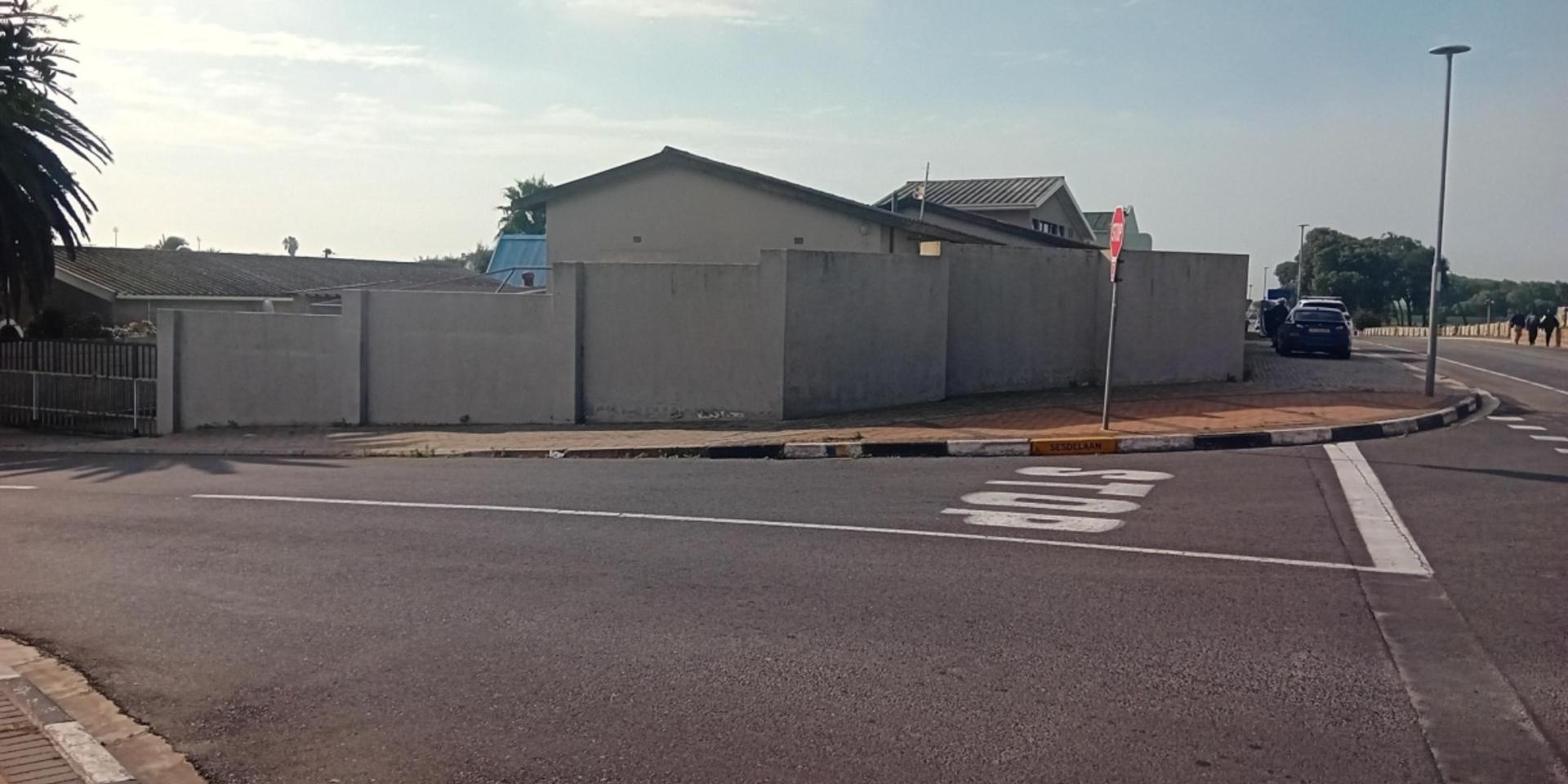Image 2 of 6