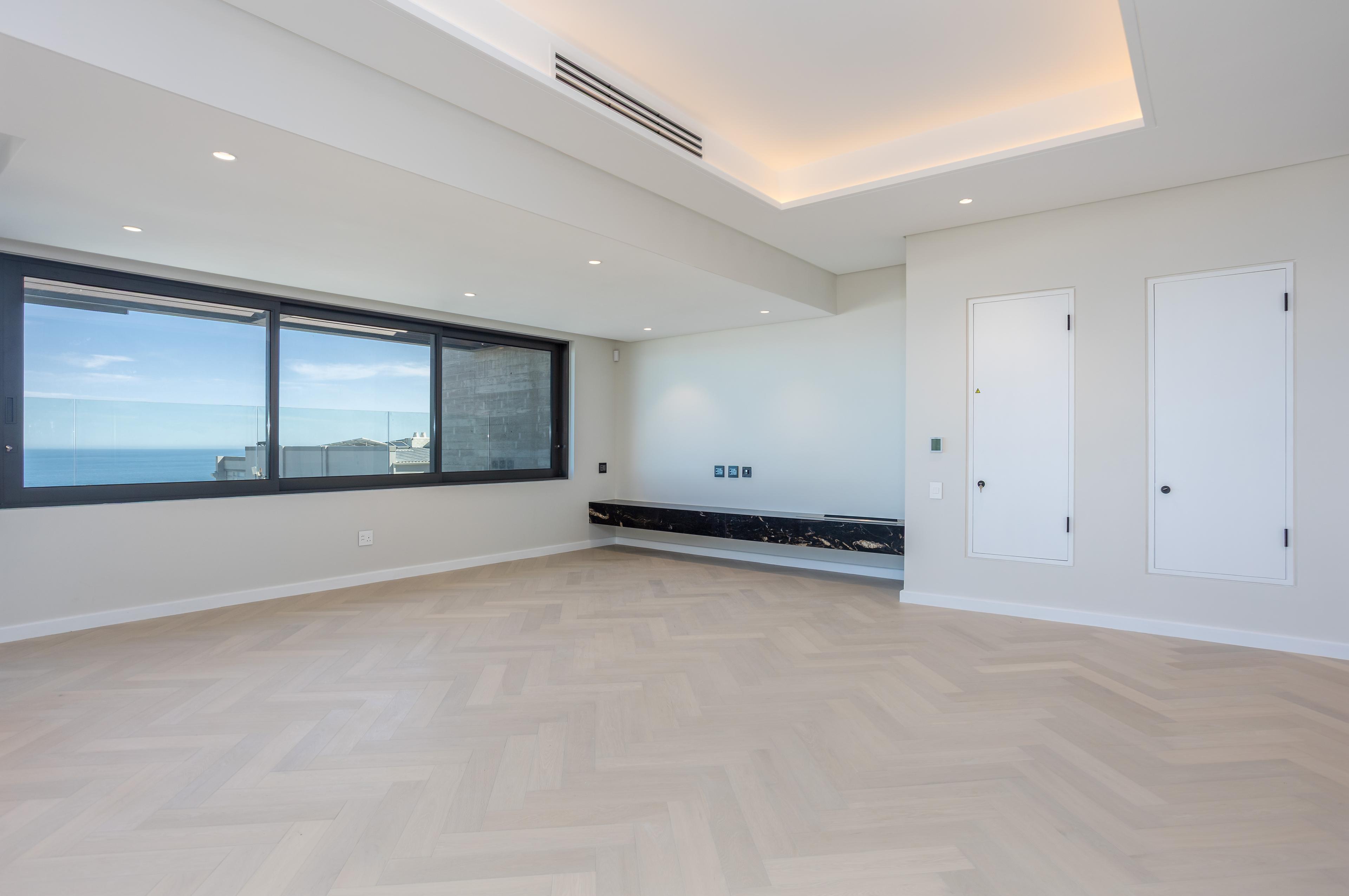 Image 2 of 6