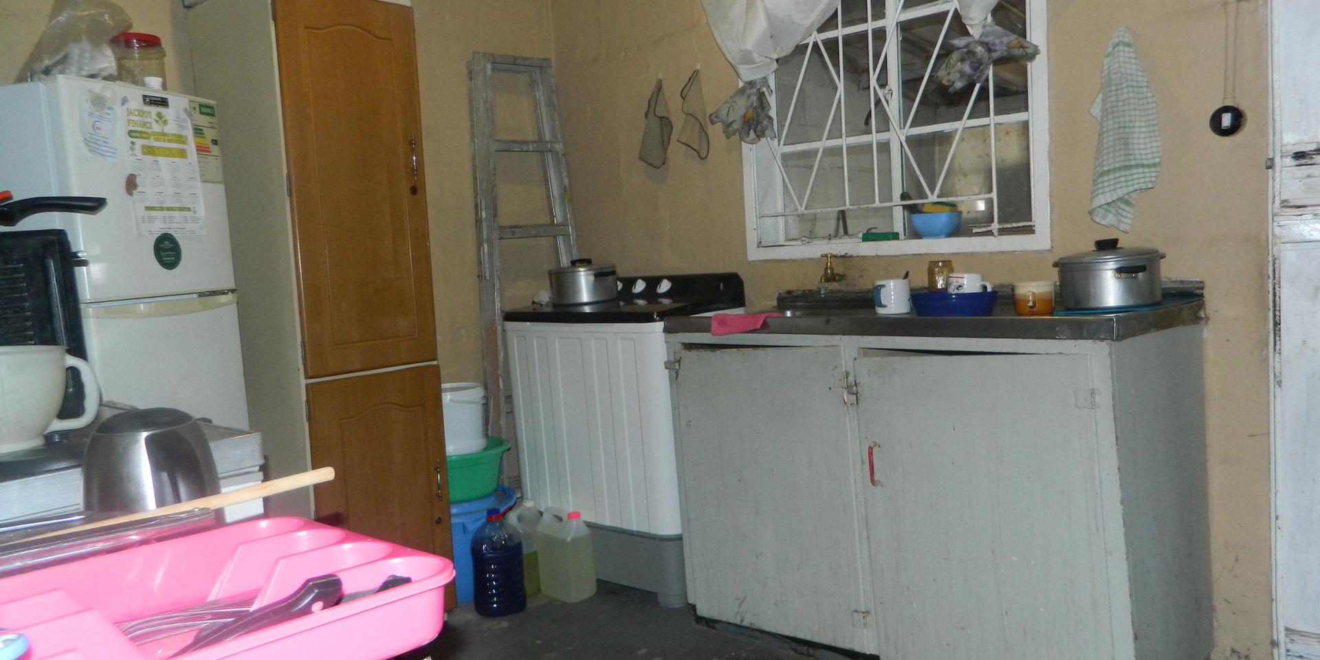 Image 4 of 6