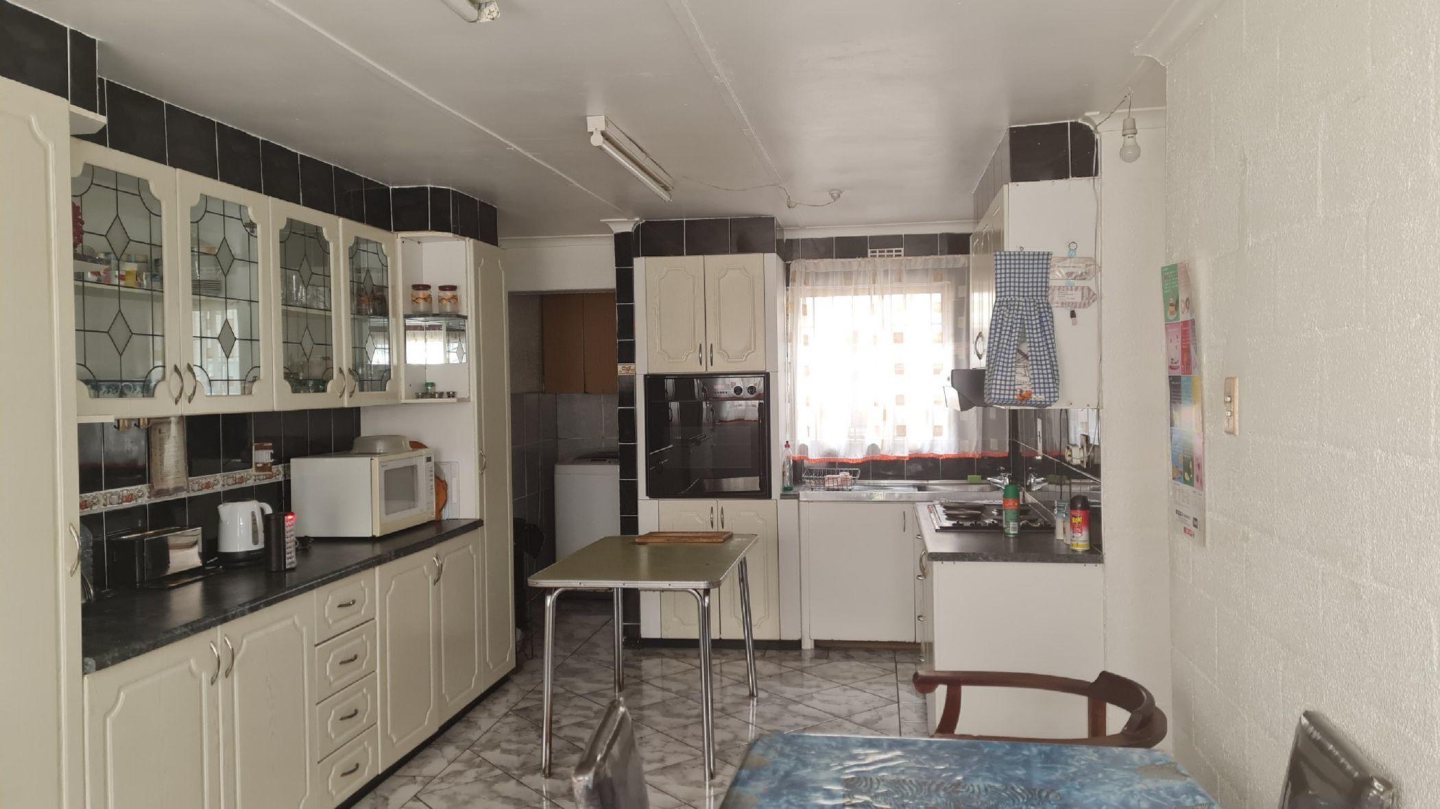Image 4 of 6