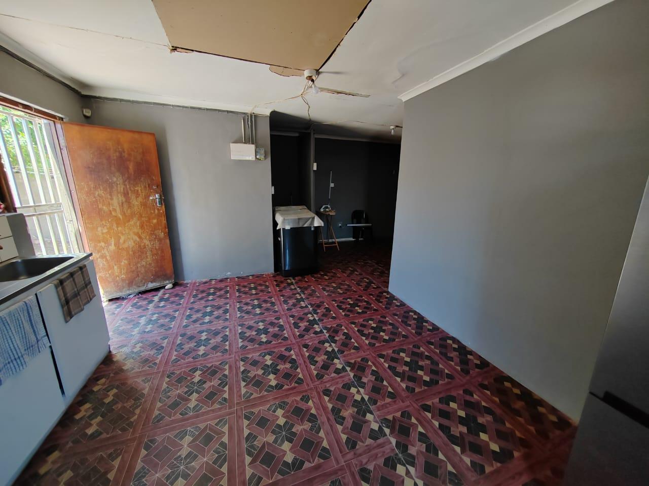 Image 3 of 6