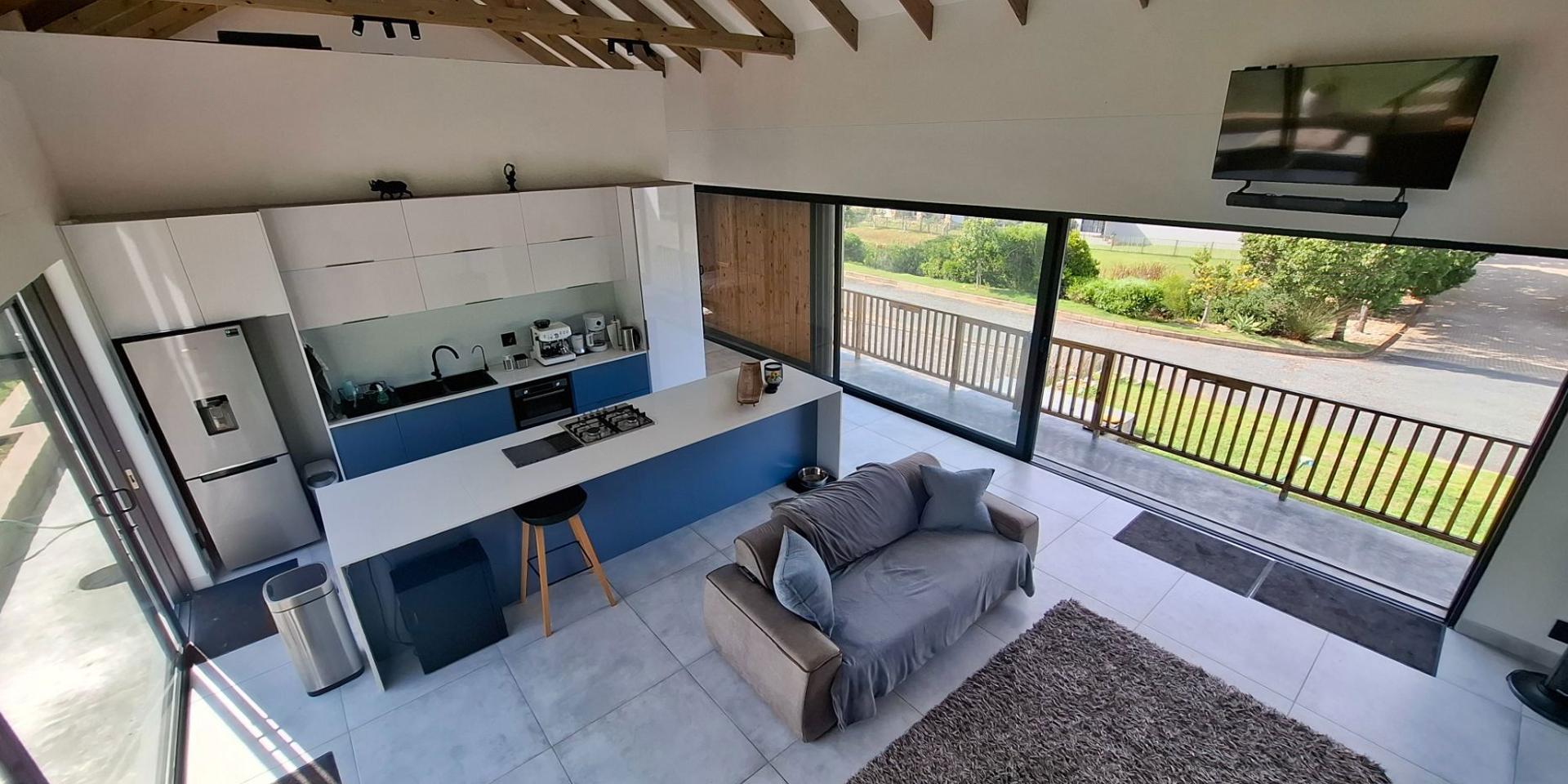 Image 2 of 6