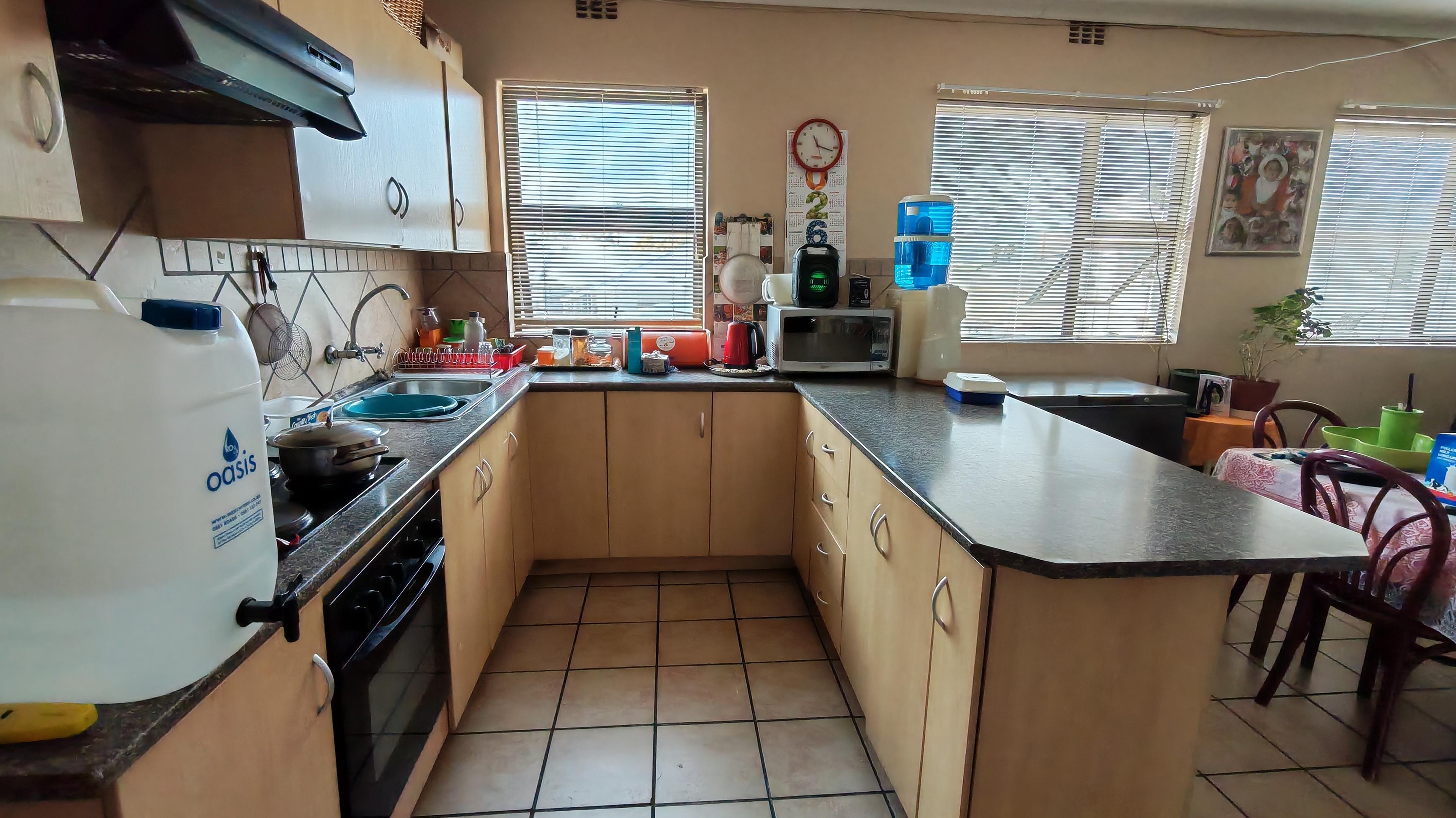 Image 4 of 6