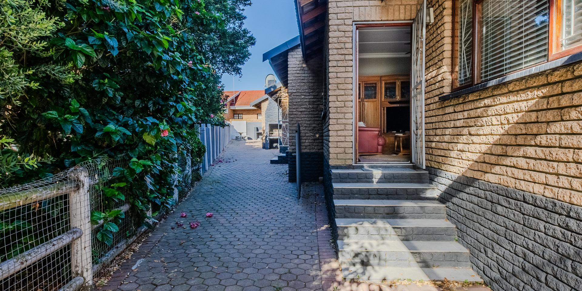 Image 4 of 6