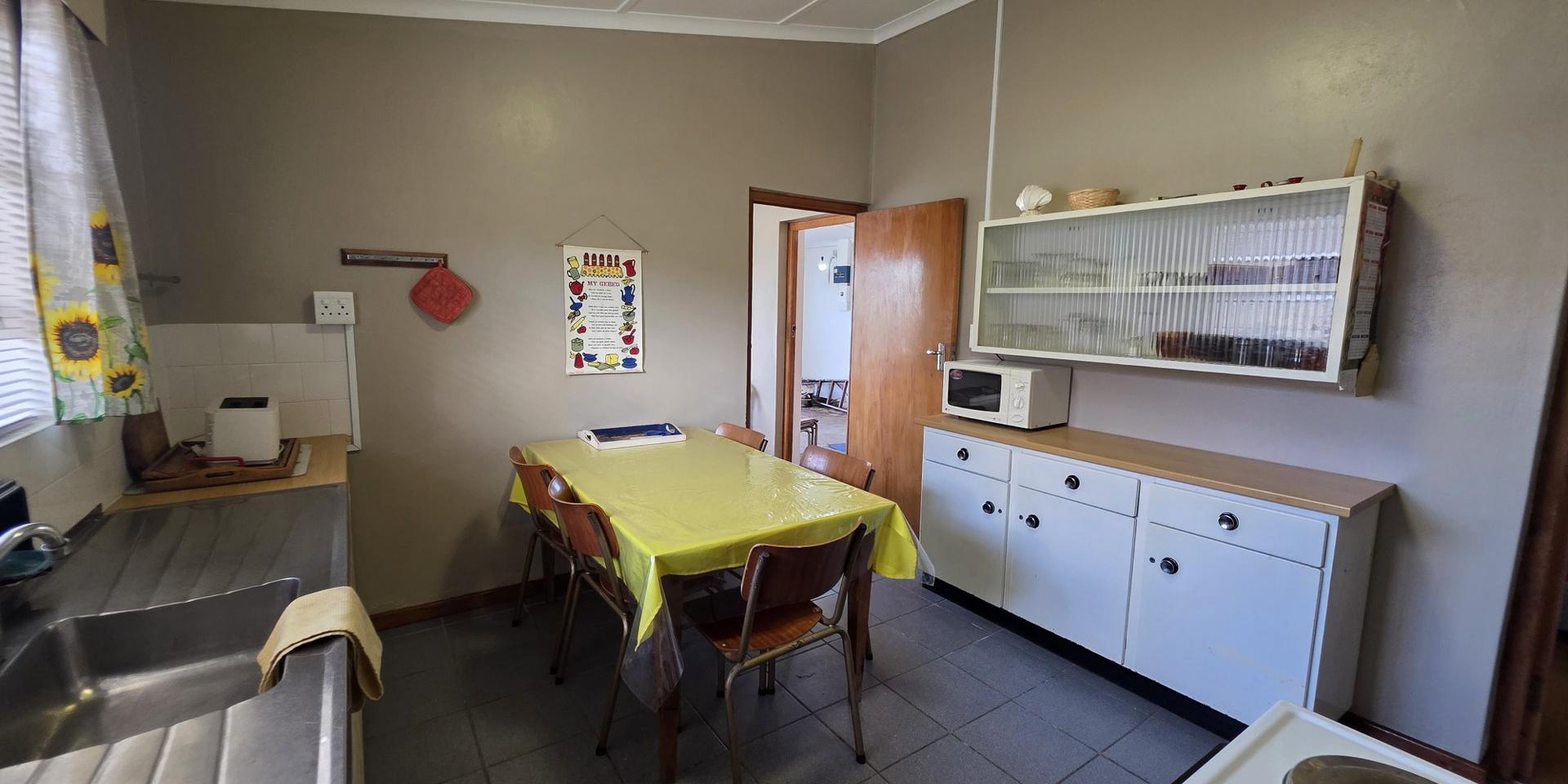 Image 4 of 6