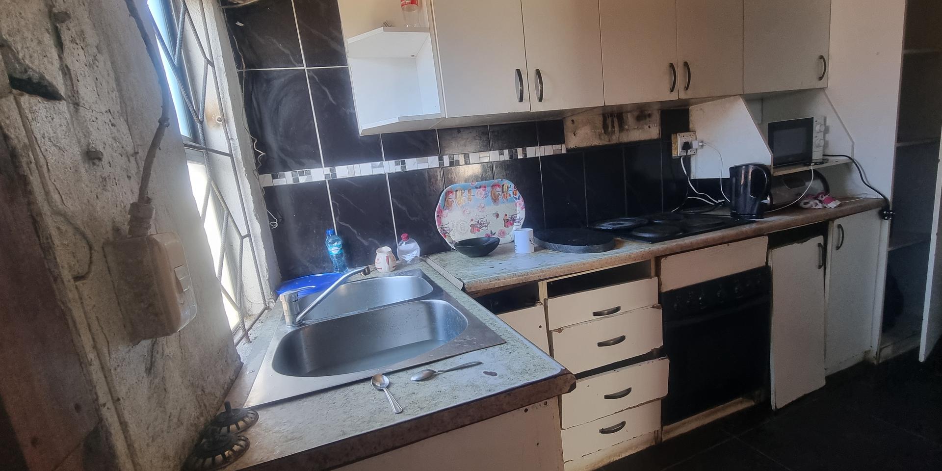 Image 4 of 6