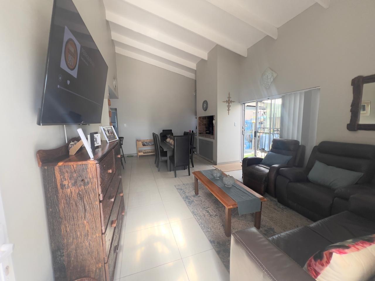 Image 2 of 6