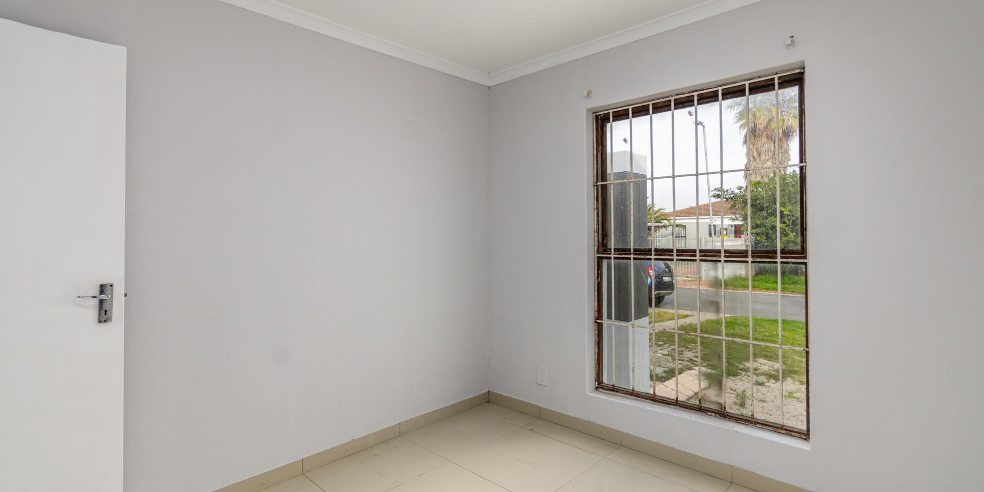 Image 3 of 6
