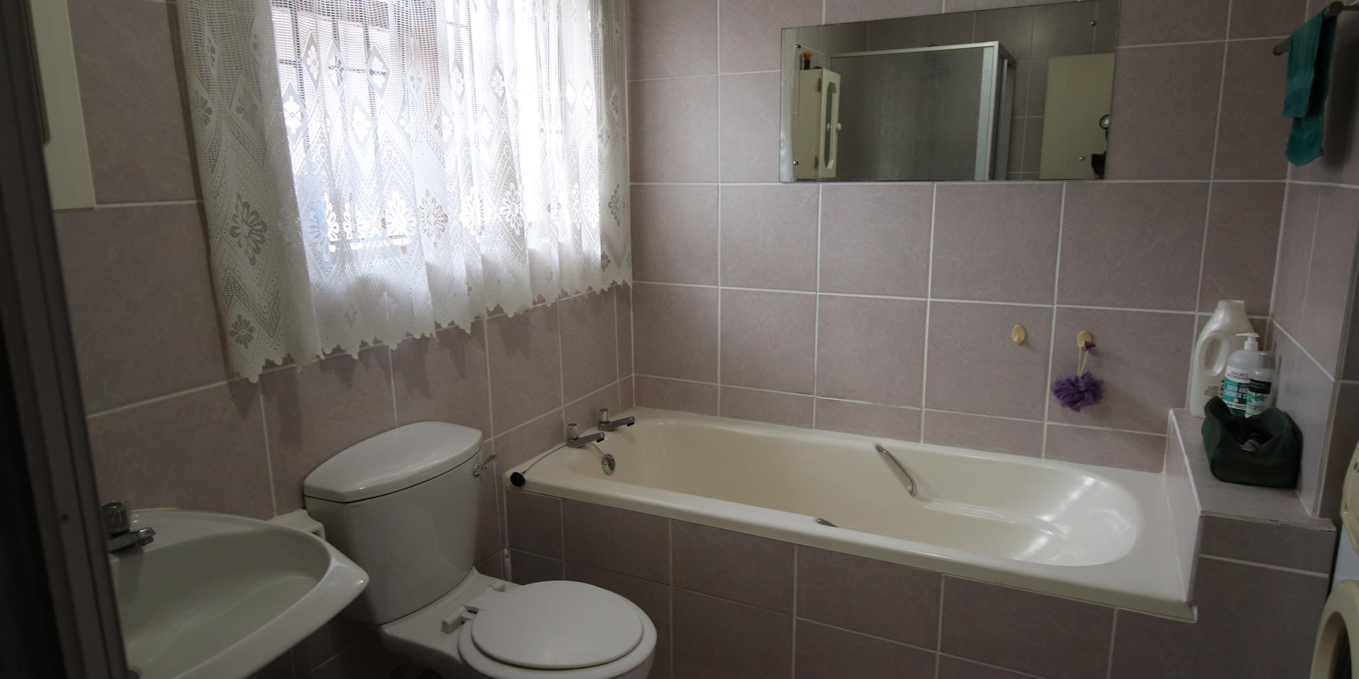 Image 4 of 6