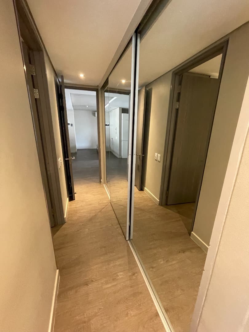 Image 2 of 6
