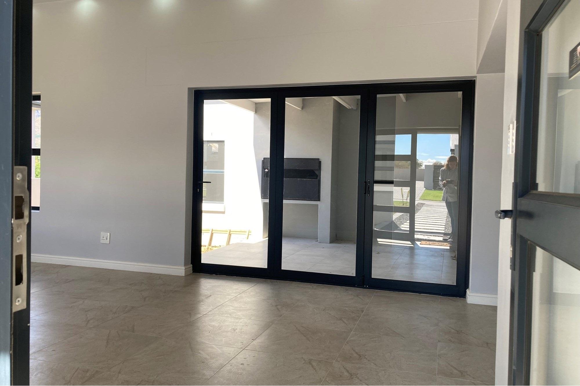 Image 4 of 6