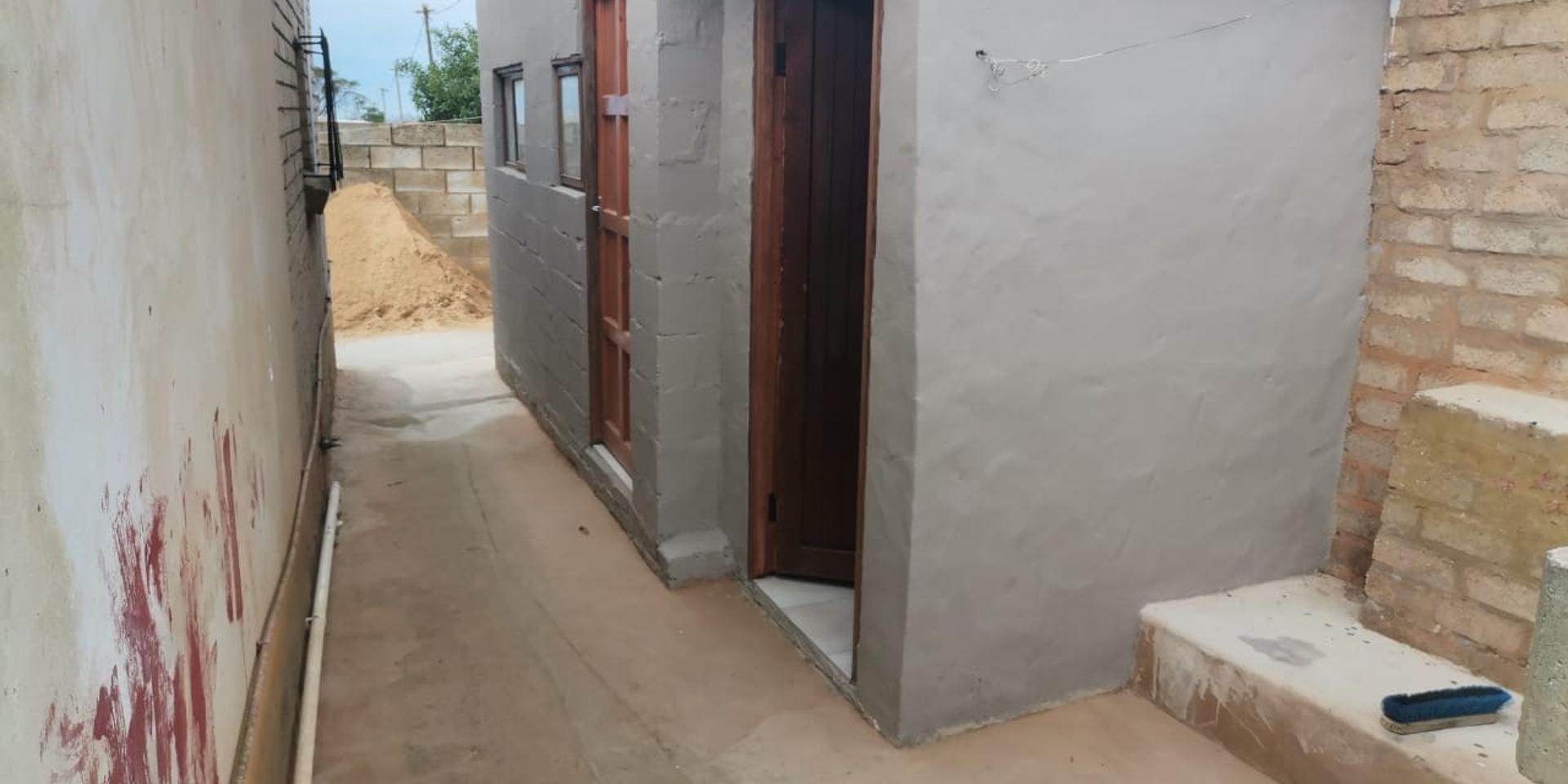 Image 4 of 6