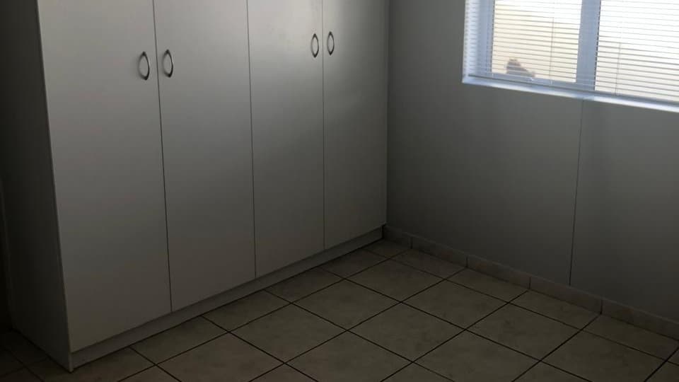Image 4 of 6