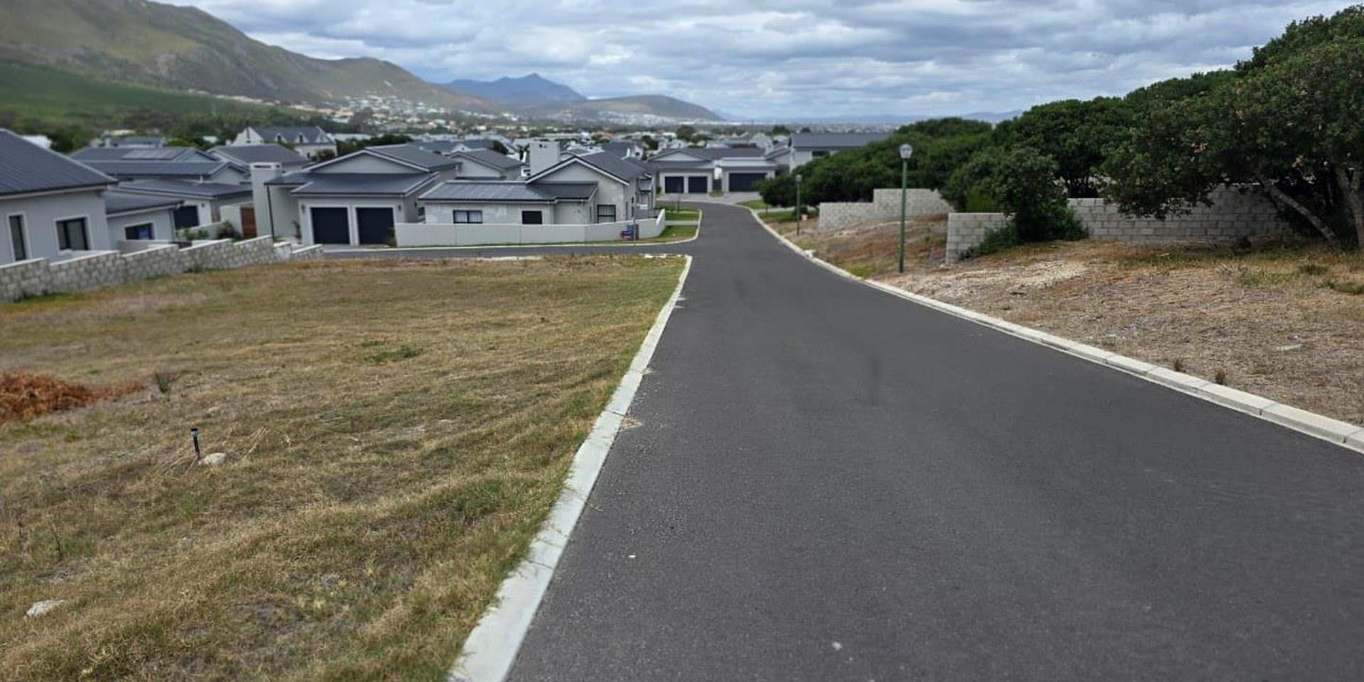 Image 2 of 6
