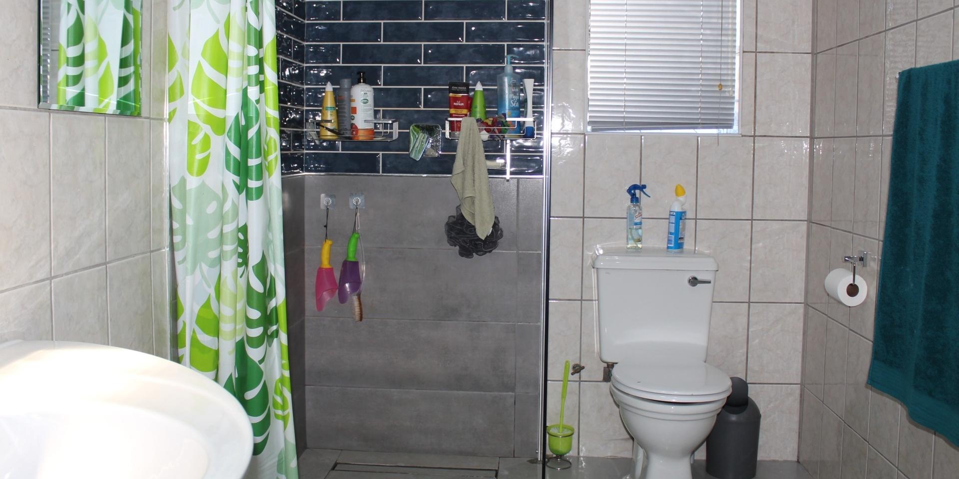 Image 3 of 6