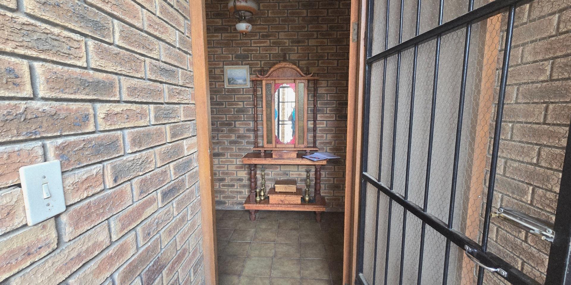 Image 4 of 6