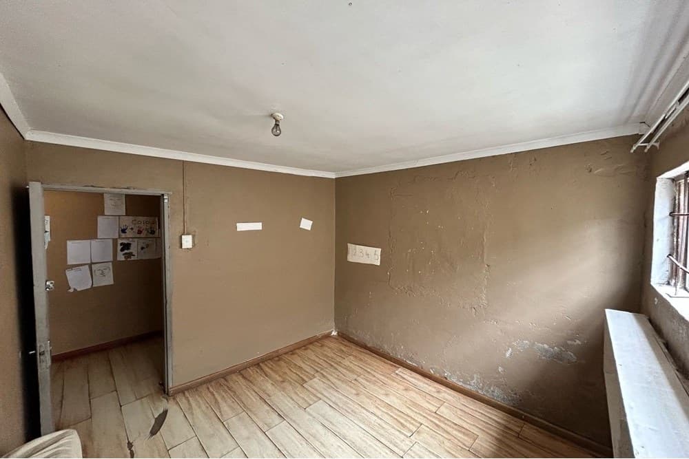 Image 2 of 6