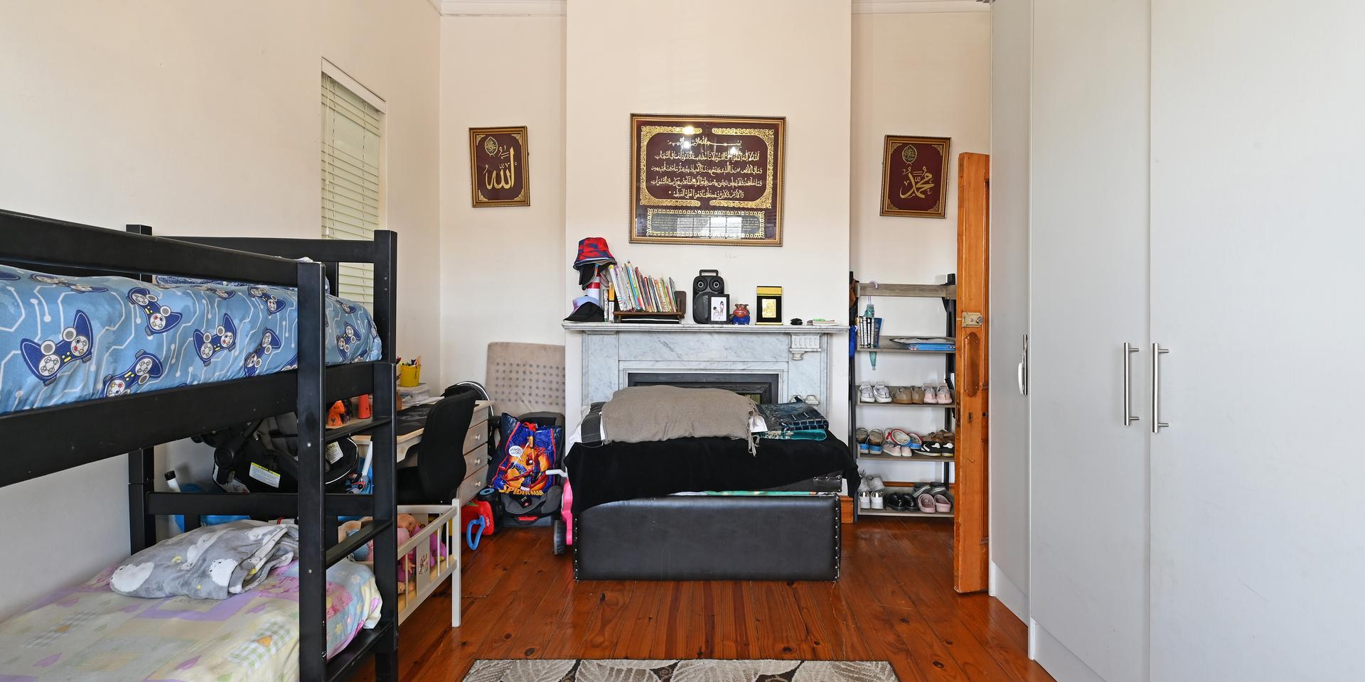 Image 2 of 6