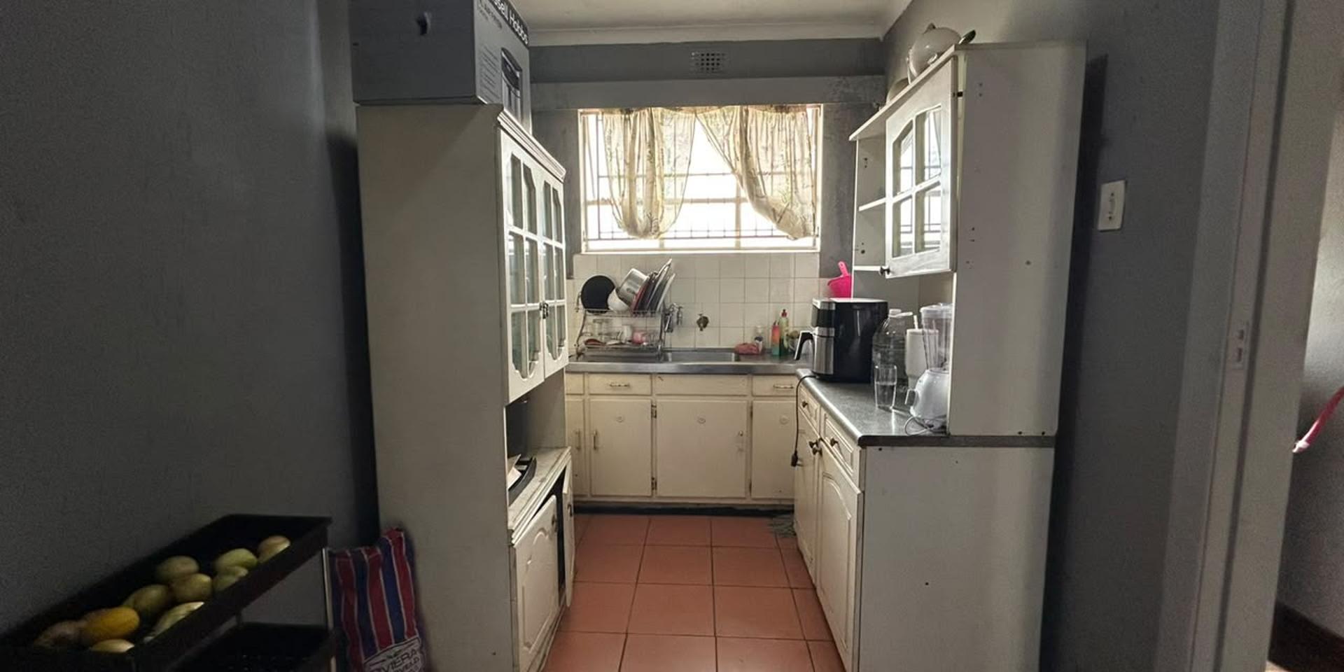Image 4 of 6