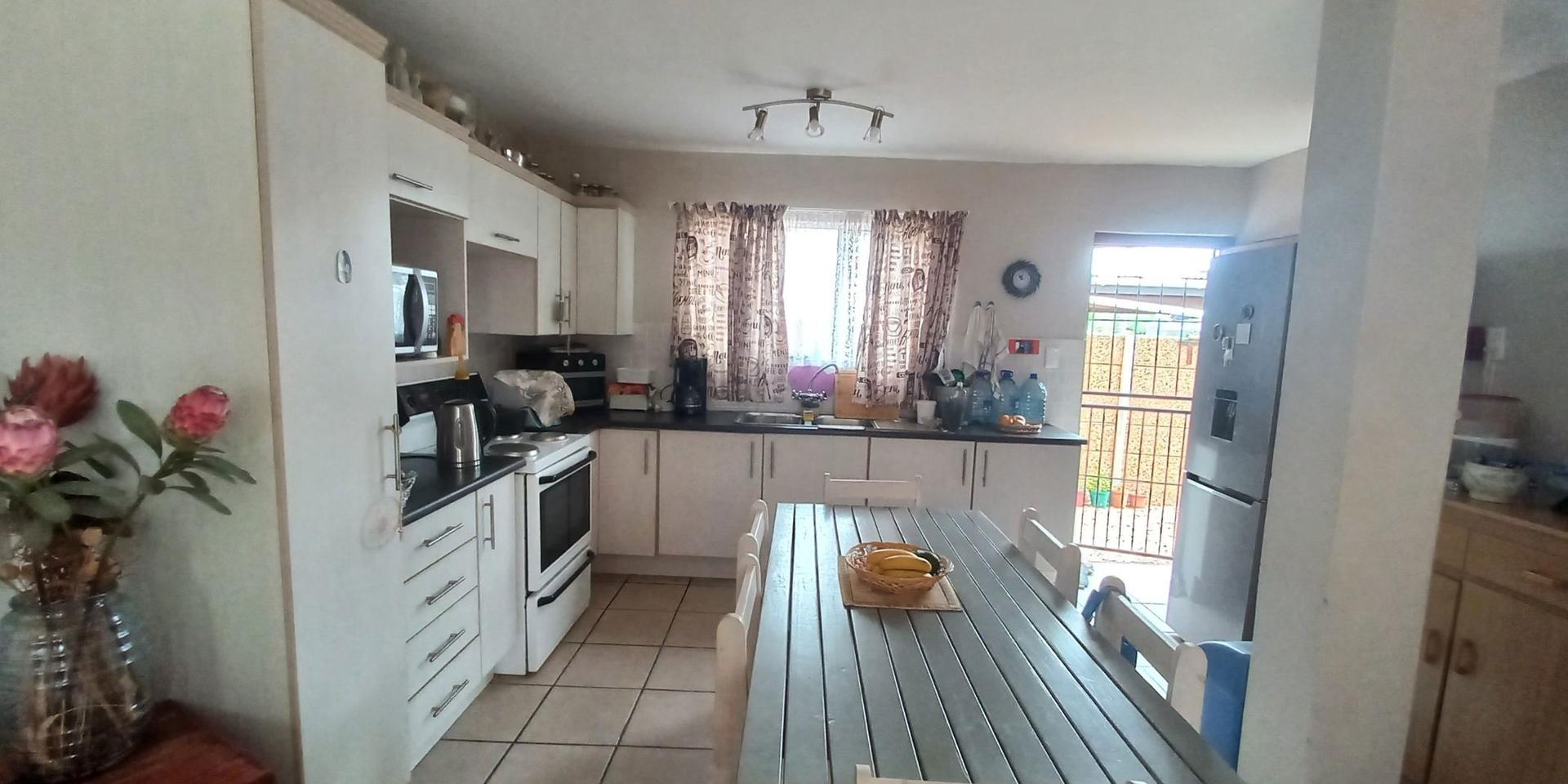 Image 4 of 6