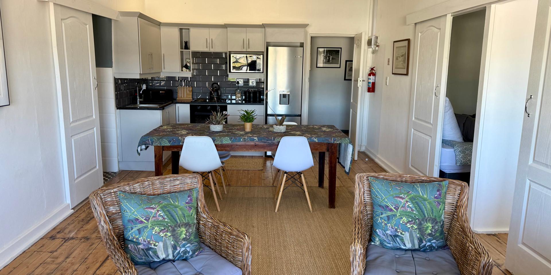 Image 2 of 6