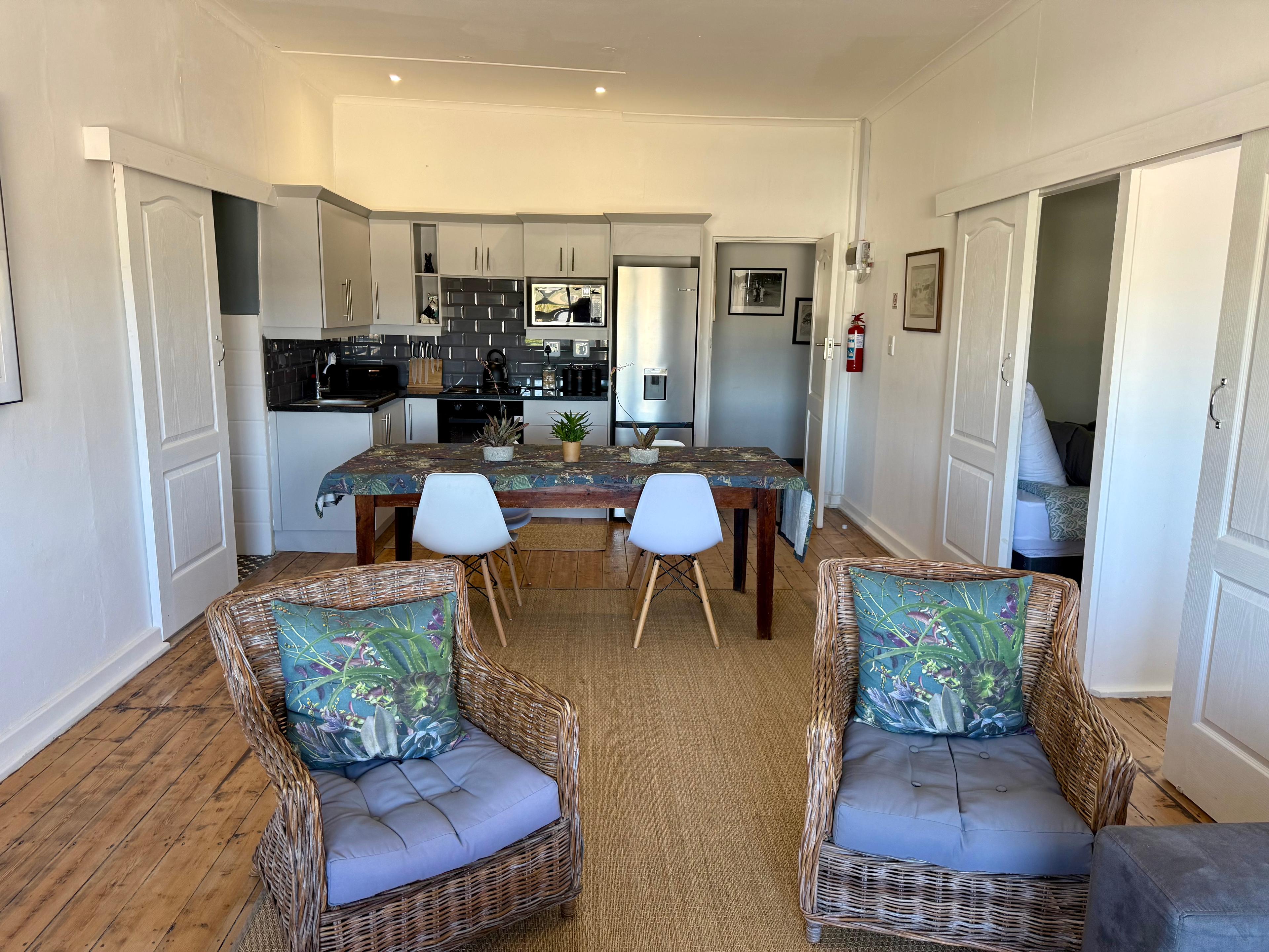 Image 2 of 6