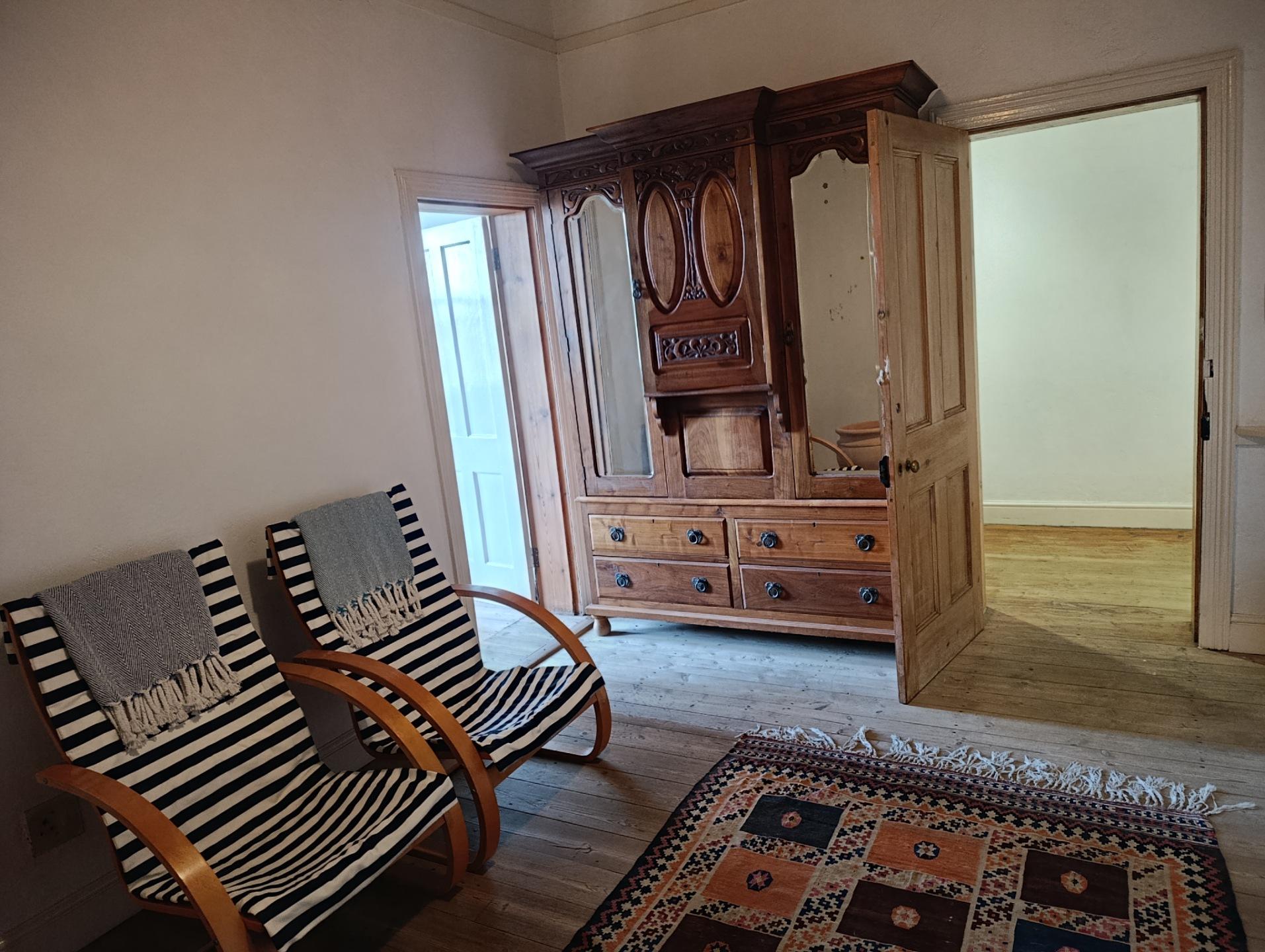 Image 4 of 6