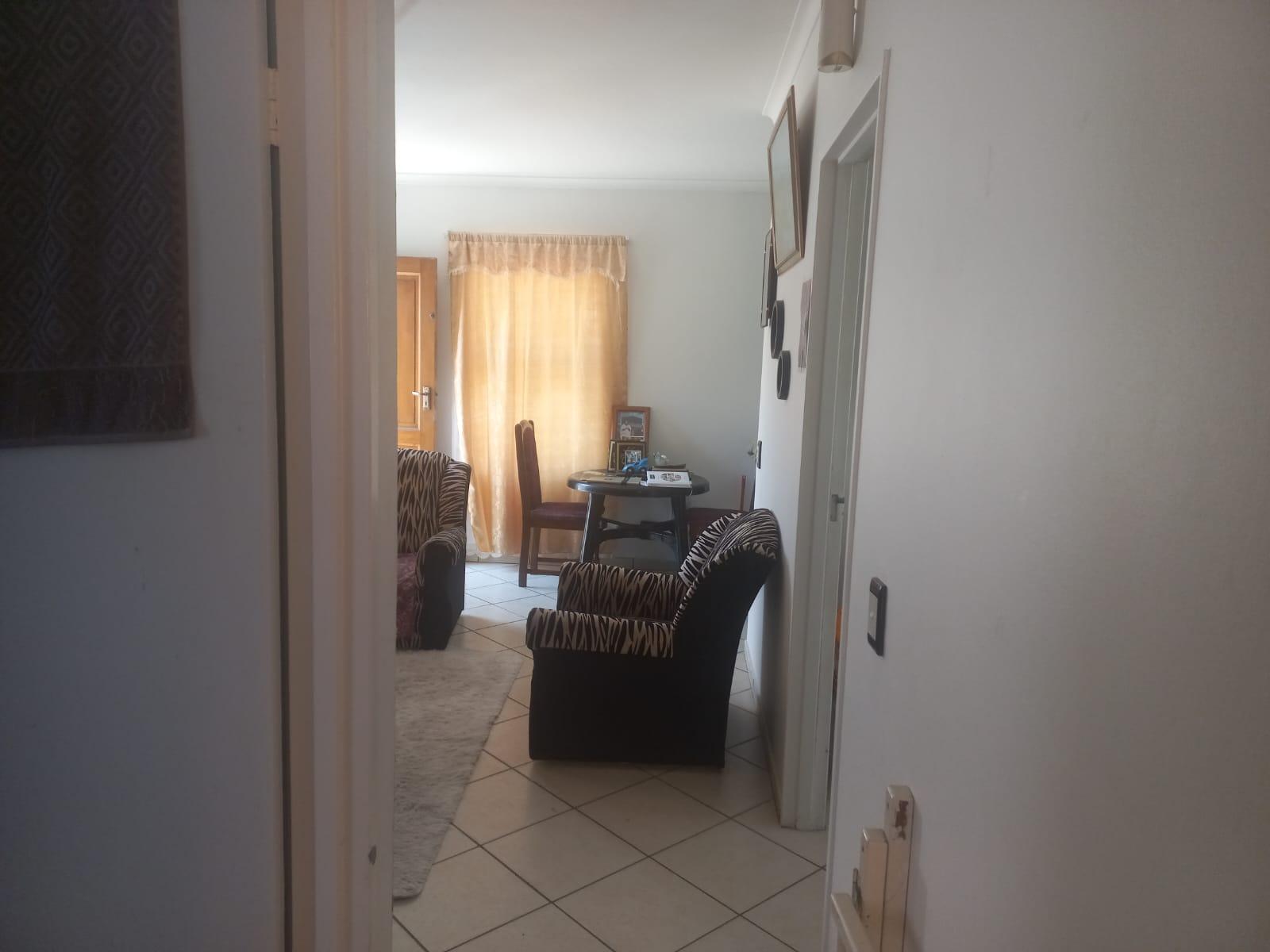 Image 4 of 6