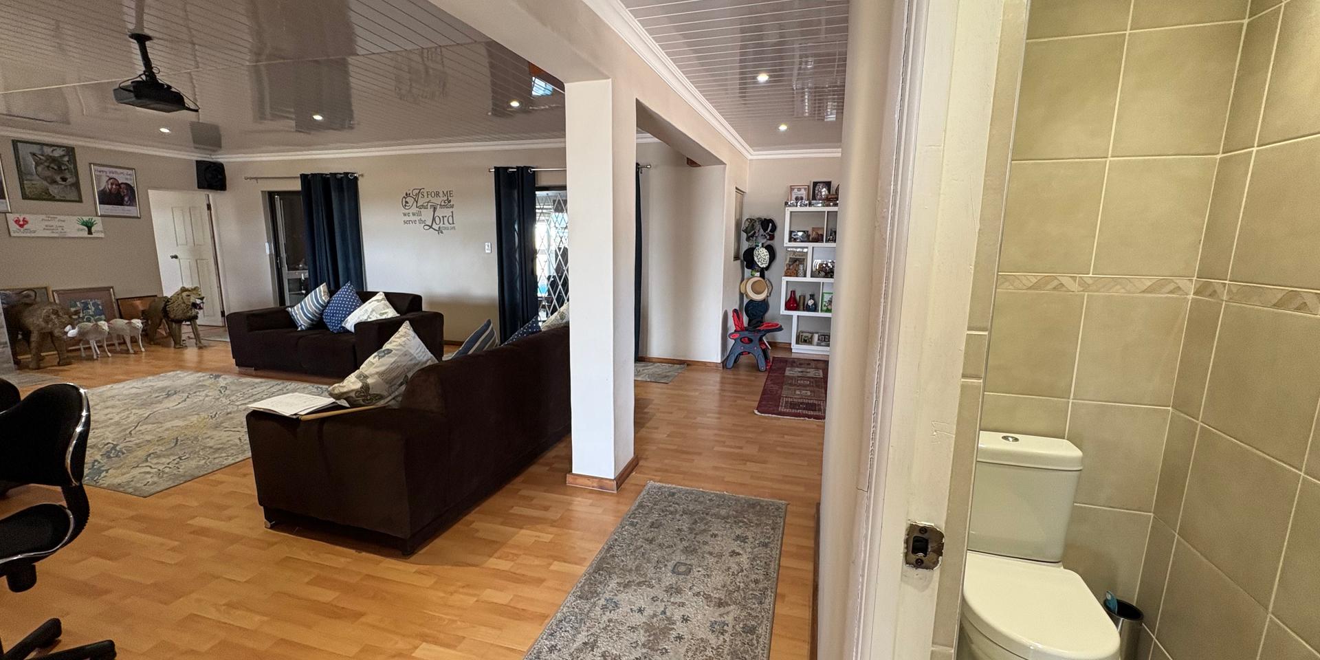 Image 4 of 6