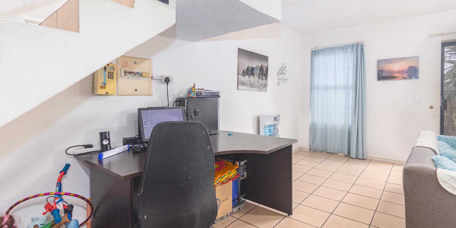 Image 4 of 6
