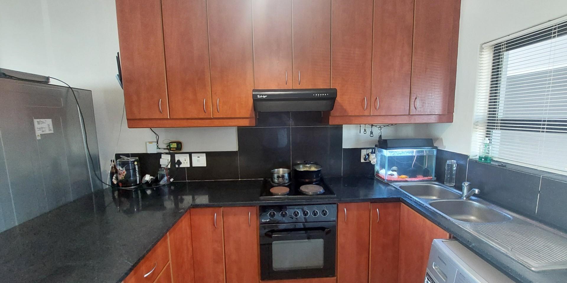 Image 4 of 6