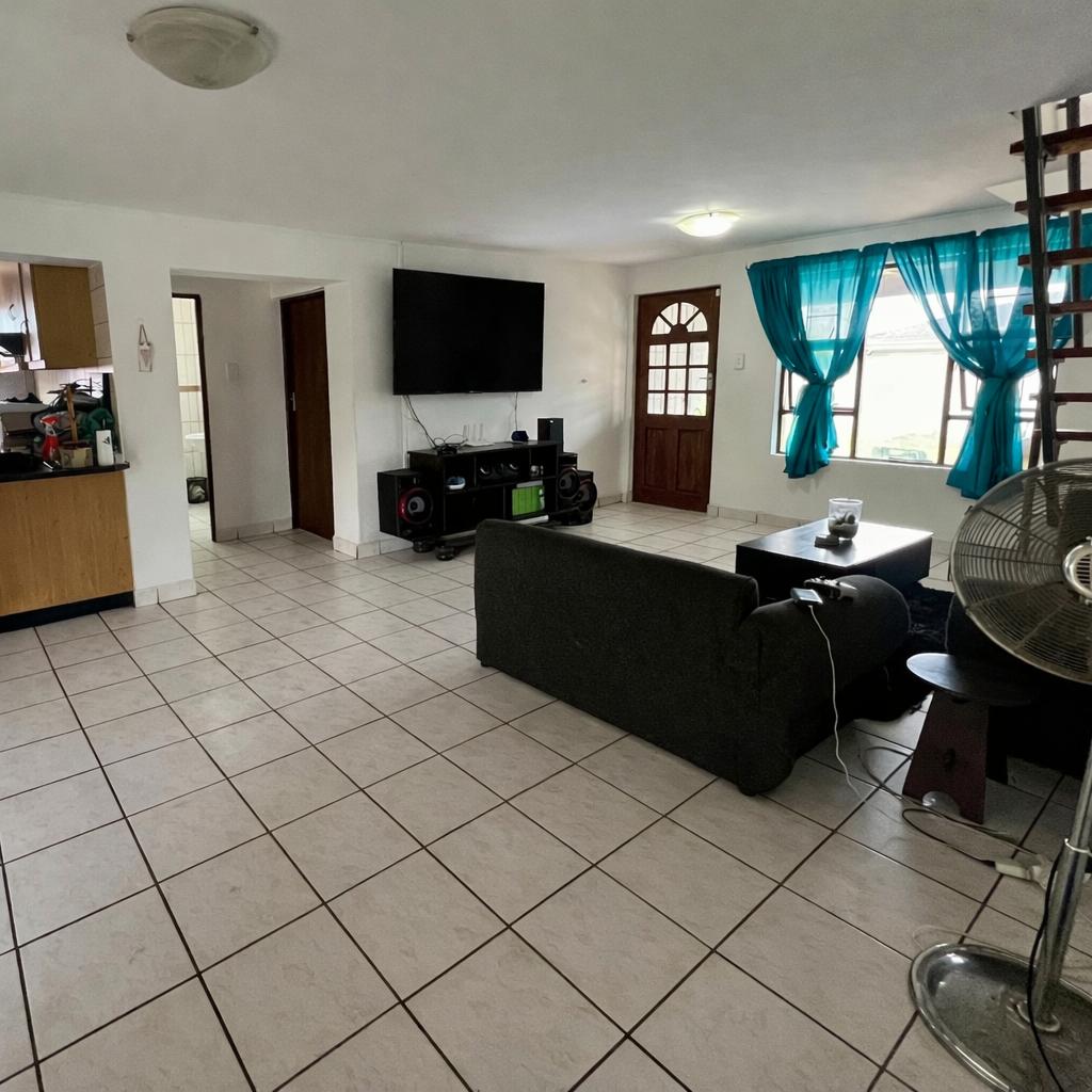 Image 4 of 6