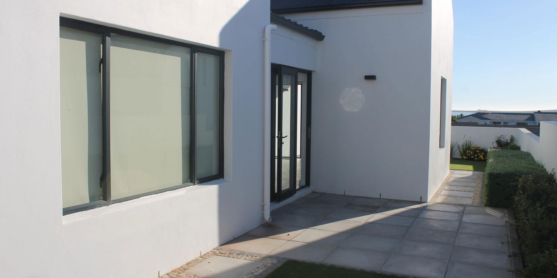 Image 2 of 6