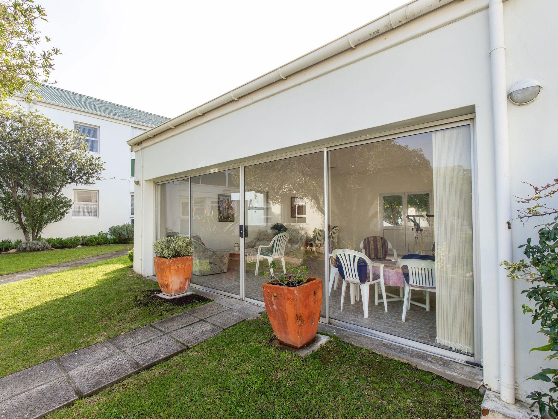 Image 2 of 6